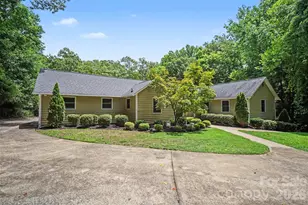 519 Raintree Dr, Matthews, NC 28104 - Photo 2