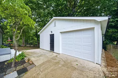 1453 Grovewood Drive, Charlotte, NC 28208 - Photo 22