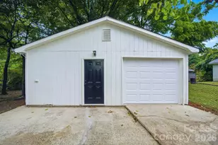 1453 Grovewood Dr, Charlotte, NC 28208 - Photo 22