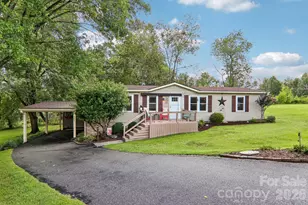 305 Meadowbrook Ct, Hendersonville, NC 28792 - Photo 2