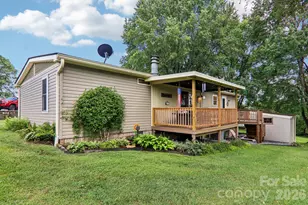305 Meadowbrook Ct, Hendersonville, NC 28792 - Photo 4