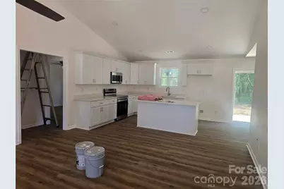 350 14th Avenue SW, Hickory, NC 28602 - Photo 2