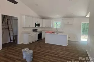 350 14th Ave SW, Hickory, NC 28602 - Photo 2
