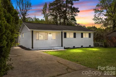 9300 Edgevale Drive, Charlotte, NC 28216 - Photo 2
