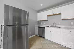 9300 Edgevale Dr, Charlotte, NC 28216 - Photo 6
