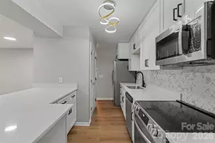 6260 Rosecroft Dr, Charlotte, NC 28215 - Photo 10