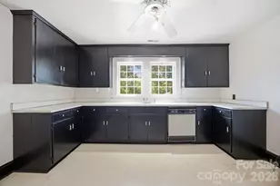 301 Meadow St, Spencer, NC 28159 - Photo 12