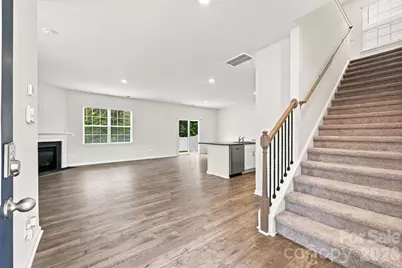 8133 Clairwood Drive, Charlotte, NC 28269 - Photo 4
