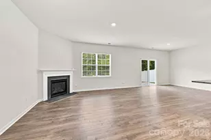 8133 Clairwood Dr, Charlotte, NC 28269 - Photo 6