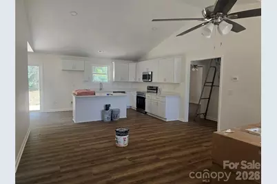 356 14th Avenue SW, Hickory, NC 28602 - Photo 2