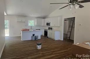 356 14th Ave SW, Hickory, NC 28602 - Photo 2
