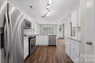 8220 Upsall Ct, Charlotte, NC 28215 - Photo 8