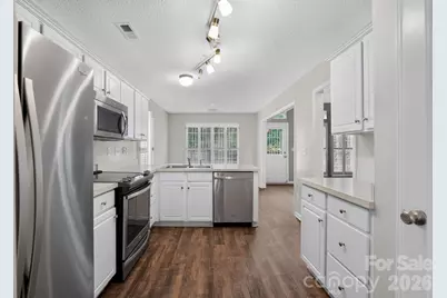 8220 Upsall Court, Charlotte, NC 28215 - Photo 6
