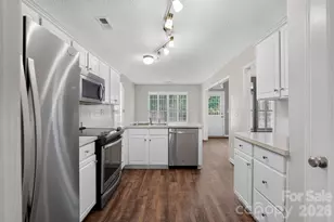 8220 Upsall Ct, Charlotte, NC 28215 - Photo 6