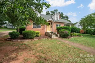 232 Maple St, Rutherfordton, NC 28139 - Photo 2