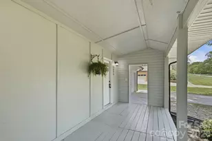 5396 Stonewood Dr, Hickory, NC 28602 - Photo 4