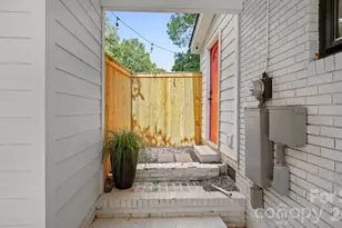 914 Crestmere St, Charlotte, NC 28208 - Photo 38