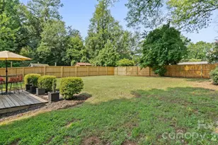 914 Crestmere St, Charlotte, NC 28208 - Photo 32