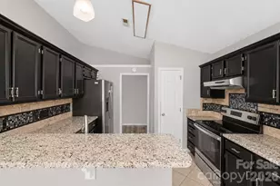 1828 Sugar Hollow Dr, Charlotte, NC 28214 - Photo 4