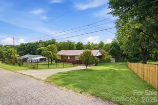 1082 Maple St, Granite Falls, NC 28630 - Photo 4