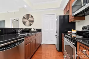 300 W 5th St, Charlotte, NC 28202 - Photo 10