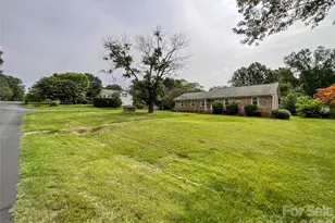 14232 Springwater Dr, Matthews, NC 28105 - Photo 2