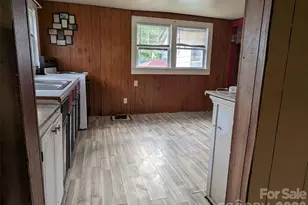 1920 Thickety Rd, Clyde, NC 28721 - Photo 10