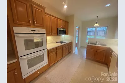 513 26th Avenue NE, Hickory, NC 28601 - Photo 8