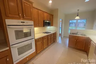513 26th Ave NE, Hickory, NC 28601 - Photo 8