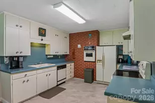 1404 Valmont Dr, Hendersonville, NC 28791 - Photo 20
