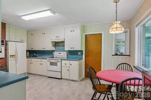 1404 Valmont Dr, Hendersonville, NC 28791 - Photo 18