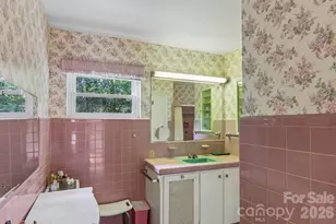 1404 Valmont Dr, Hendersonville, NC 28791 - Photo 24