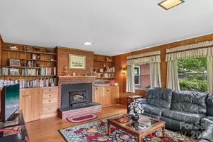 1404 Valmont Dr, Hendersonville, NC 28791 - Photo 12
