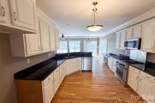 9721 Arlington Oaks Dr, Charlotte, NC 28227 - Photo 2