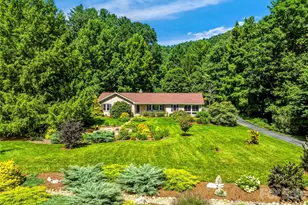 13 Ashley Rd, Asheville, NC 28805 - Photo 2
