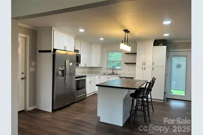 1807 Forest Hills Park SW, Lenoir, NC 28645 - Photo 4