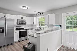 3320 Whitebridge Ln, Charlotte, NC 28262 - Photo 14