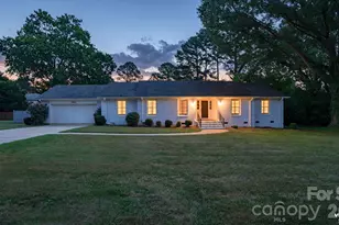 2222 Kings Dr, Gastonia, NC 28056 - Photo 2
