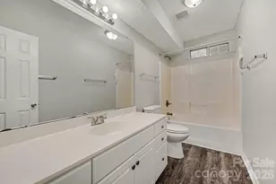 8722 Woodhill Manor Ct, Charlotte, NC 28215 - Photo 14