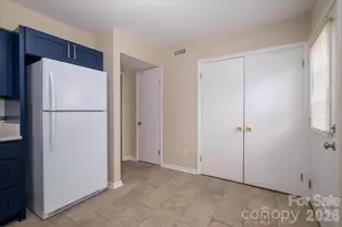 6810 Farmingdale Dr, Charlotte, NC 28212 - Photo 10