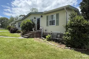 227 Cranbrook Cir, Hendersonville, NC 28792 - Photo 2