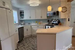 227 Cranbrook Cir, Hendersonville, NC 28792 - Photo 16