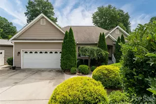 125 Craggy St, Black Mountain, NC 28711 - Photo 4