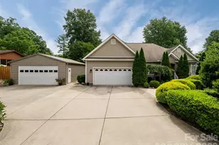 125 Craggy St, Black Mountain, NC 28711 - Photo 2