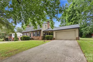 317 Rosemary Ln, Gastonia, NC 28054 - Photo 2