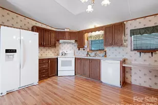 39 Spruce St, Waynesville, NC 28786 - Photo 4
