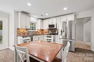 138 Nahcotta Dr, Mooresville, NC 28115 - Photo 10