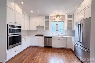18805 Boundary Oaks Ct, Davidson, NC 28036 - Photo 2
