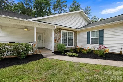 17 Coventry Circle E, Franklin, NC 28734 - Photo 2