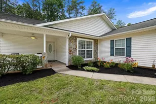 17 Coventry Circle E, Franklin, NC 28734 - Photo 2